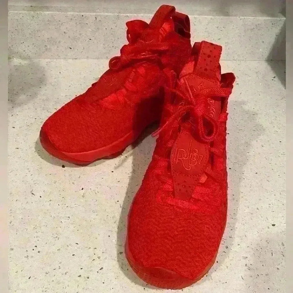 Lebron XVII (GS) - Picture 3 of 4